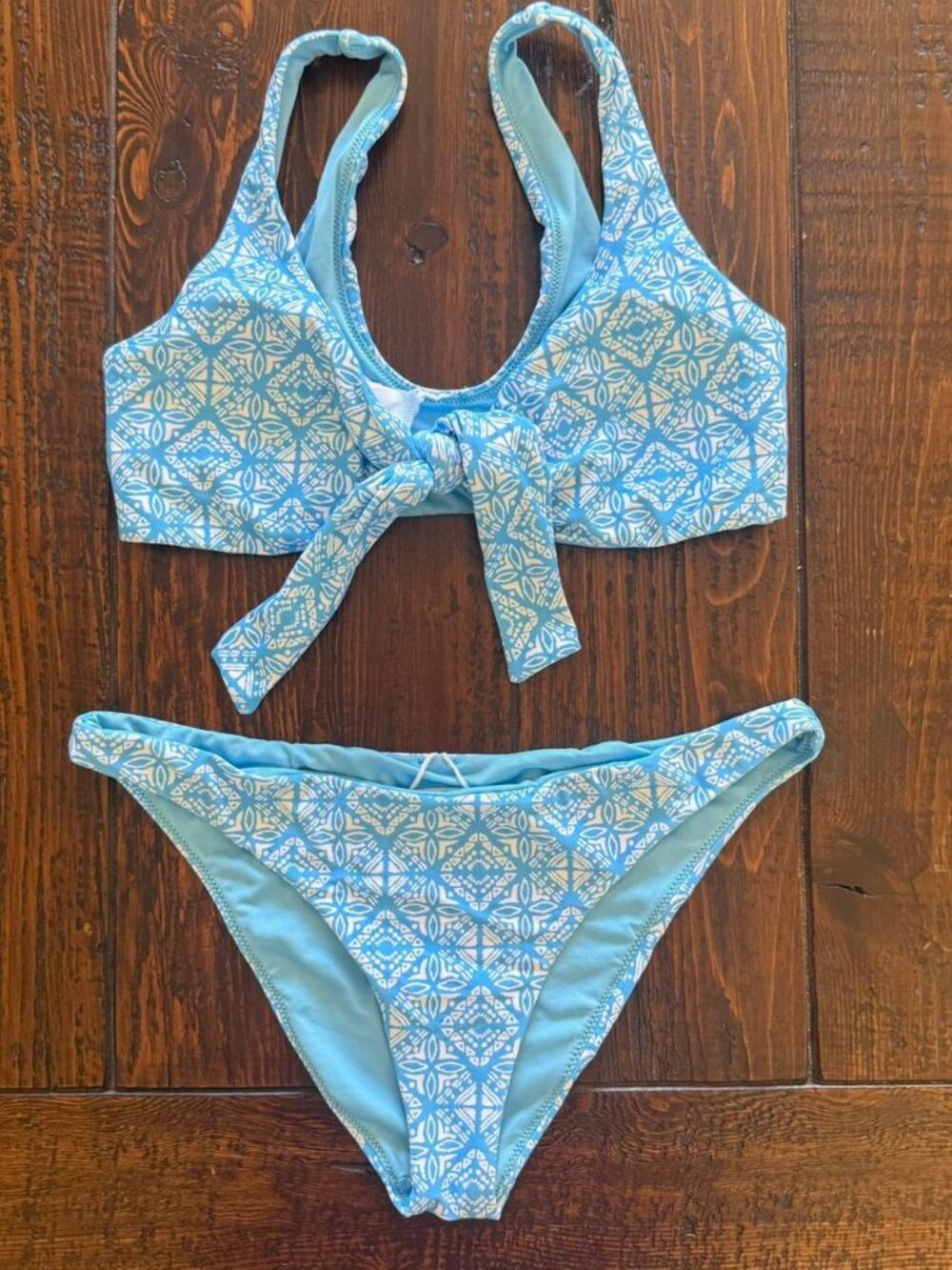 Oneill bikini blue and white tiled print, sydney tile mavericks, top is size